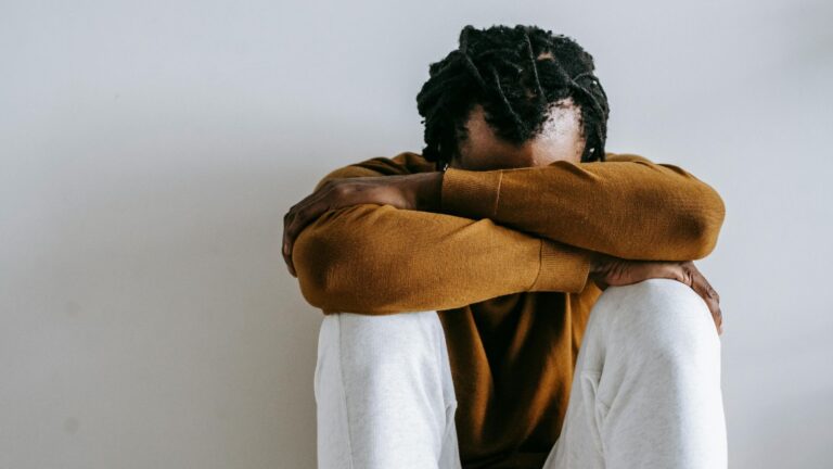 Síndrome do impostor: o que é e qual a relação com burnout?
