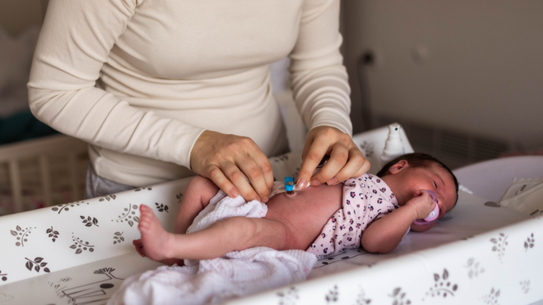 Como cuidar do cordão umbilical do recém nascido, Atualizações: higiene do cordão umbilical no recém-nascido, cordão umbilical, clampeamento do cordão umbilical,