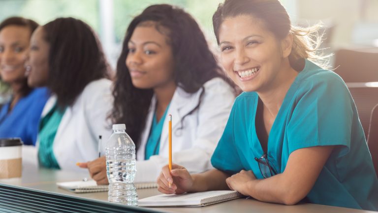 Como se preparar para deixar a faculdade e ingressar na residência