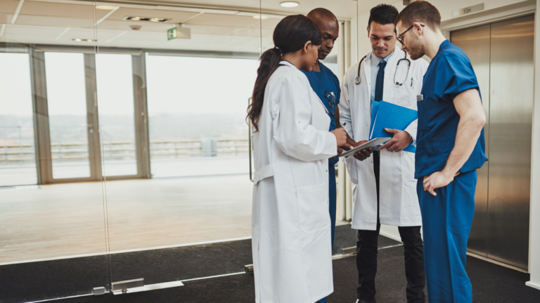 Residência Médica, Pós-Graduação, Especializações… Afinal, qual a melhor escolha para a sua carreira?