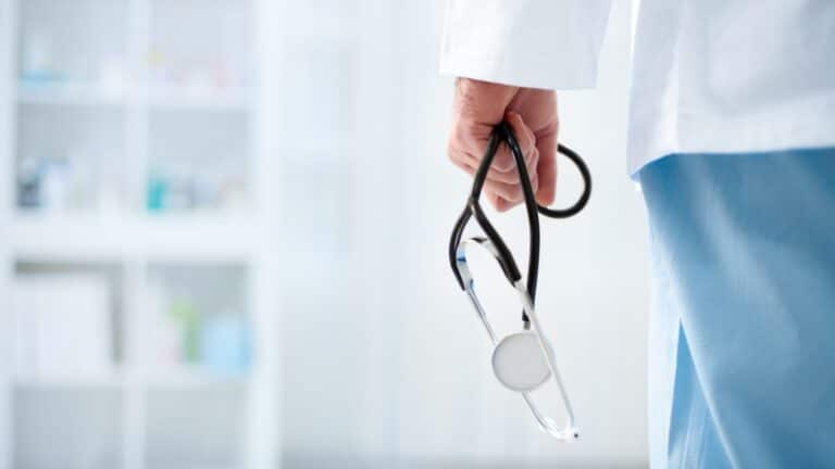 O que é R+: saiba tudo sobre a segunda especialização médica