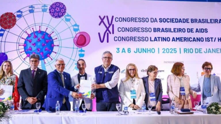 Brasil reduz casos de transmissão vertical do HIV e busca certificação internacional