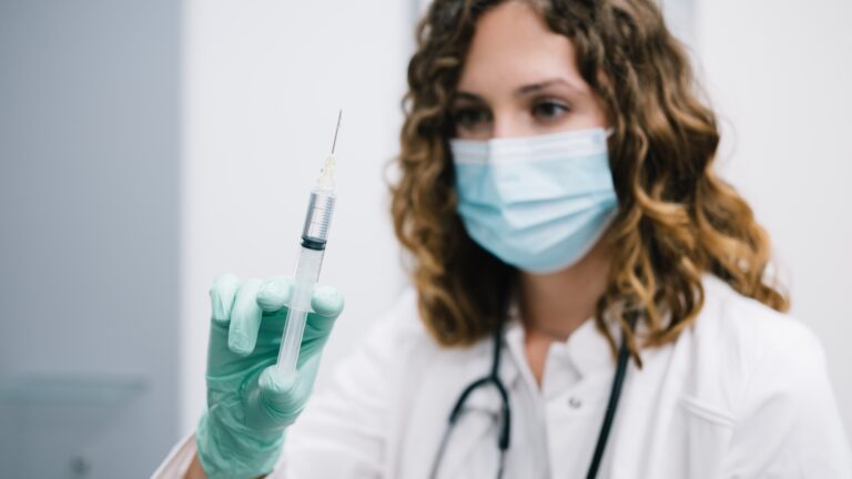 Anestesia para tatuagens é proibida pelo CFM