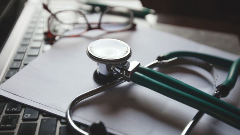 Revalida em alta: médicos formados fora do país buscam cada vez mais atuar no Brasil