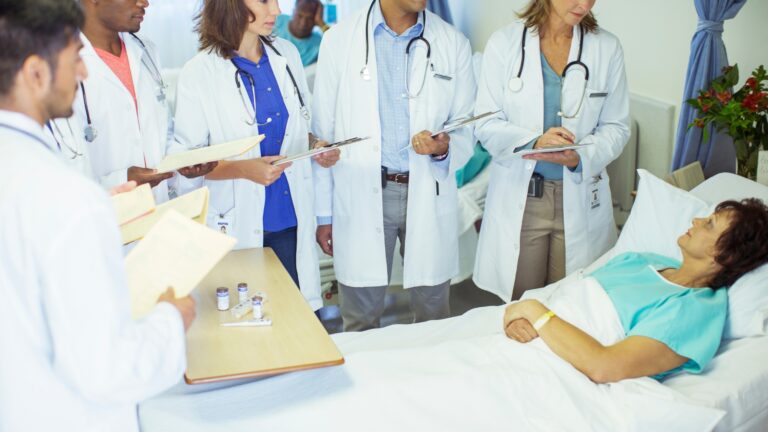 Médico preceptor: papel, funções e impacto na formação do residente