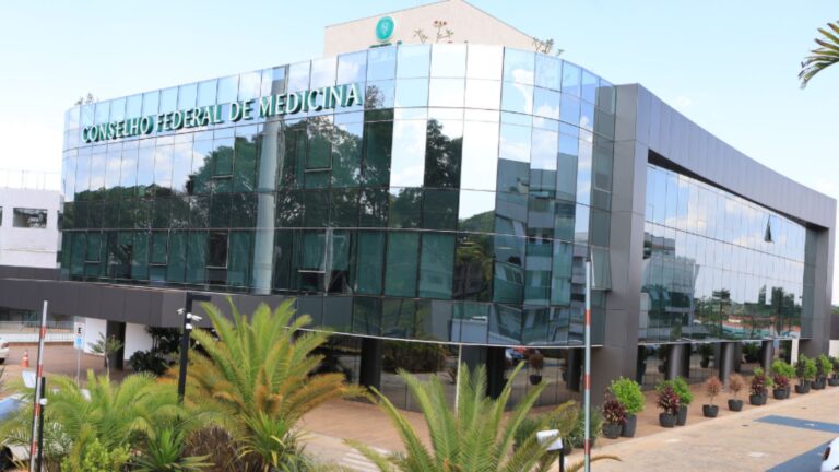 CFM alerta para projetos de lei que podem criminalizar o exercício da obstetrícia no Brasil