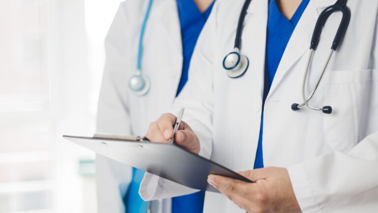 como revalidar diploma médico brasil