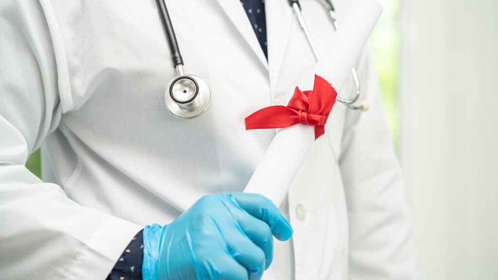 UnirG pode ter mais de mil diplomas médicos revalidados anulados