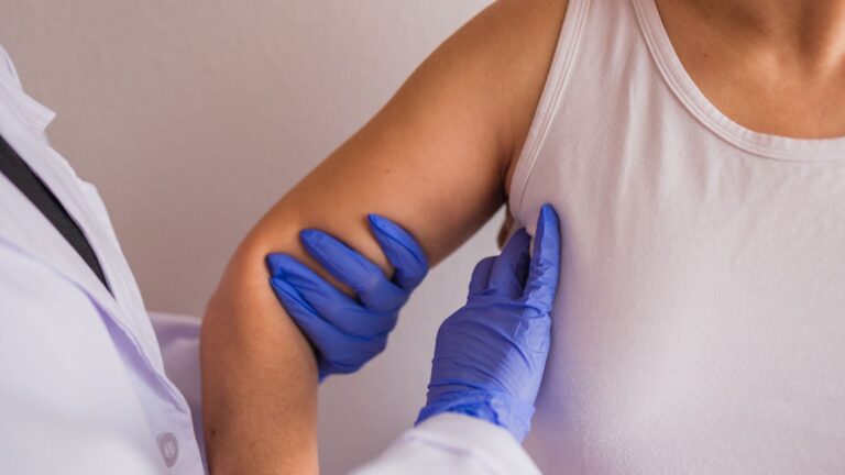 Anvisa autoriza tratamento combinado precoce para câncer de mama HER2-positivo