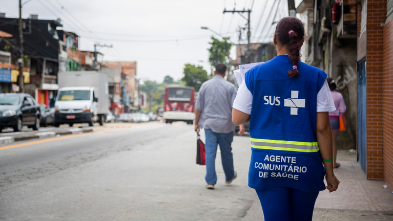 Emenda altera aposentadoria de agentes comunitários de saúde e agentes de combate às endemias