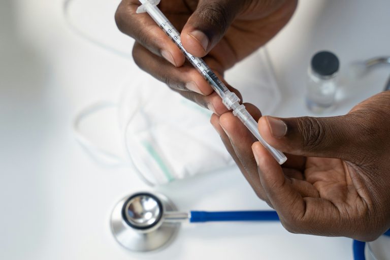 Ministério da Saúde protocola tratamento de hemofilia A para crianças sem inibidores do fator anti-hemofílico