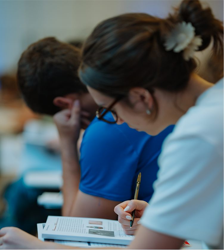 Estudante de medicina focado em seus estudos
