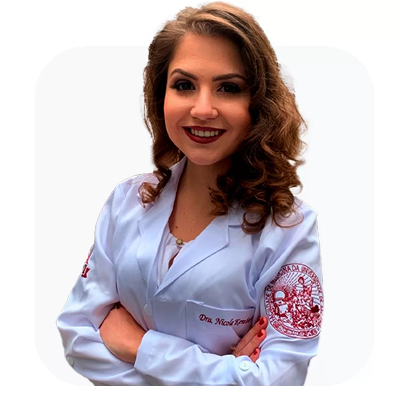 Dra. Nicole KemberlyMédica formada pela FMUSP e Ginecologia e Obstetrícia pela HC-FMUSP.